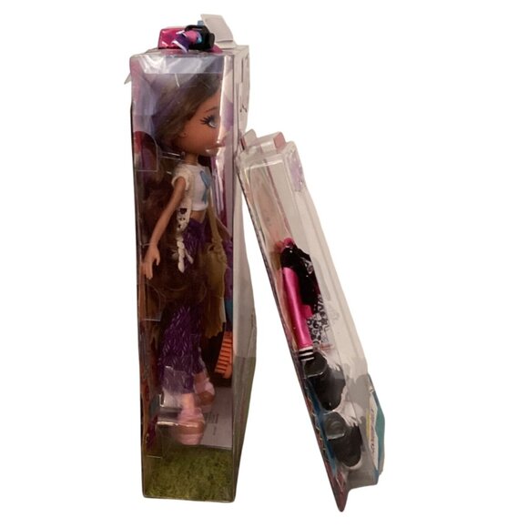 Bratz Doll Set Includes Yasmin Music Festival Vibes & Fashion Pack Accessories - Picture 8 of 10